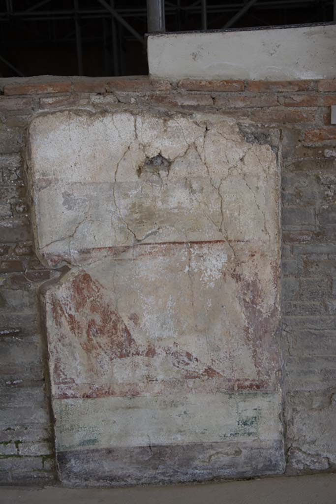 Villa dei Papiri, March 2019.
Detail of painted decoration on north wall of large loggia (a), between rooms (f), on left, and room (b), on right.
Foto Annette Haug, ERC Grant 681269 DÉCOR.
